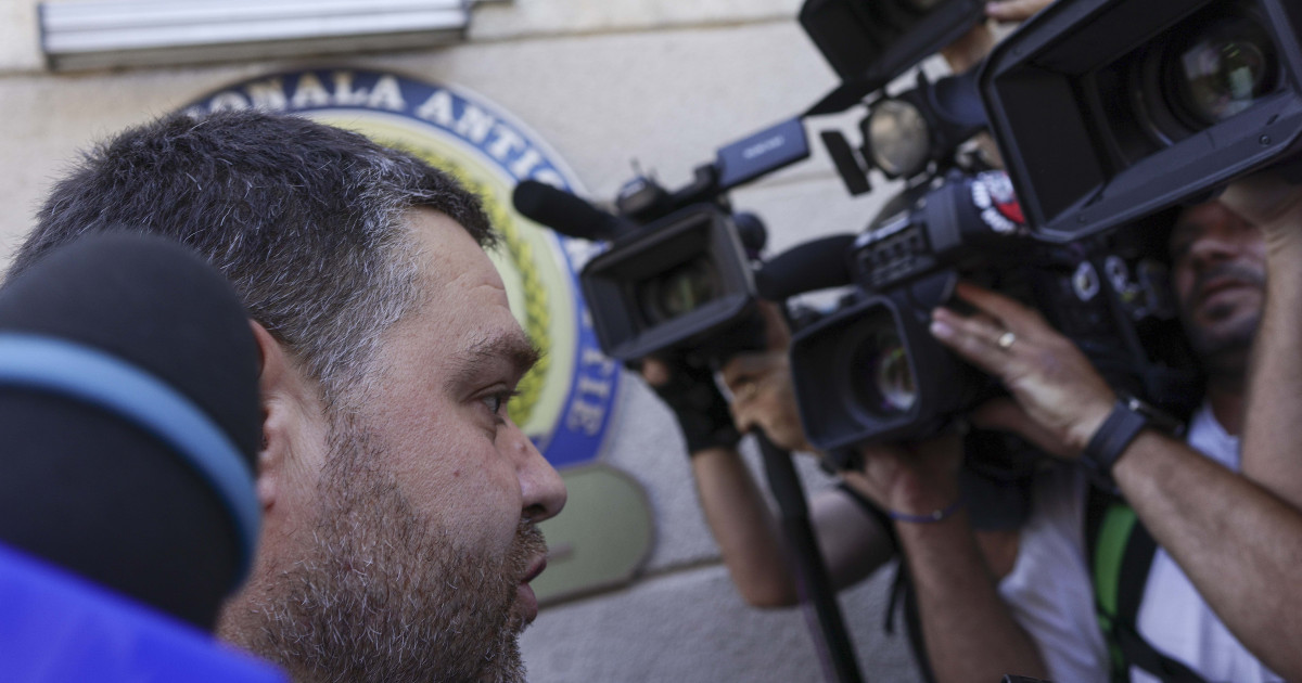 Primarul general al Capitalei, Ciprian Ciucu, în fața Primăriei