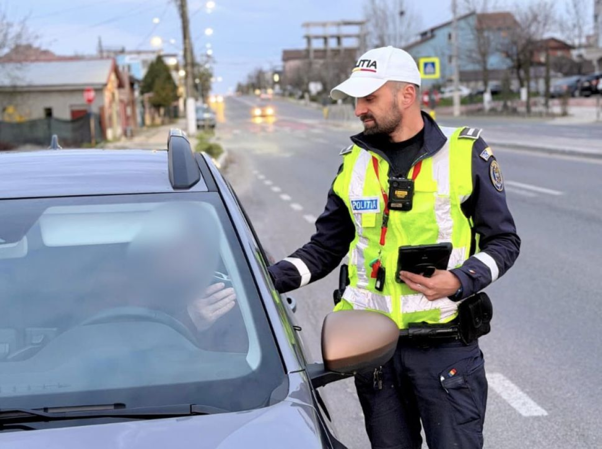 Polițiști rutieri în acțiune pe un bulevard din Constanța