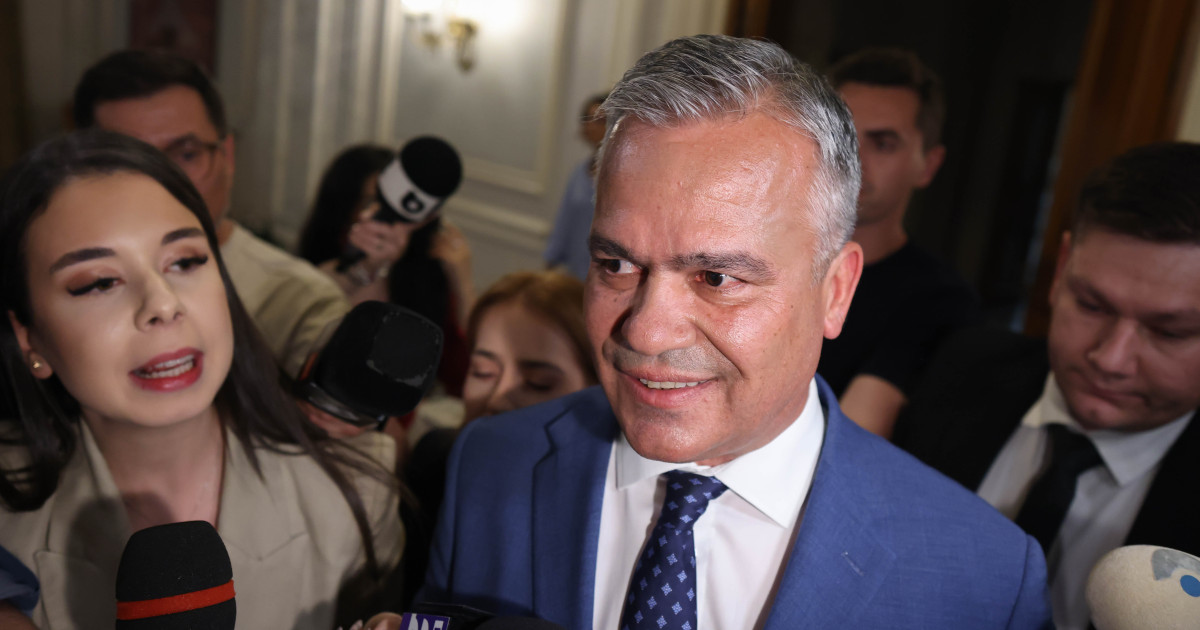 Sorin Grindeanu părăsind nervos o ședință PSD.