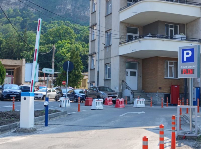 Bariera parcării de la SJU Piatra Neamț distrusă