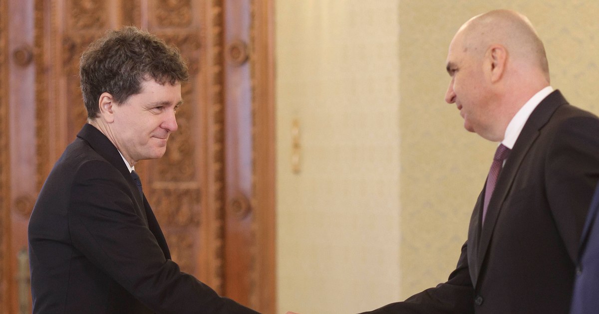 Politologul Andrei Țăranu discutând despre situația politică din România.
