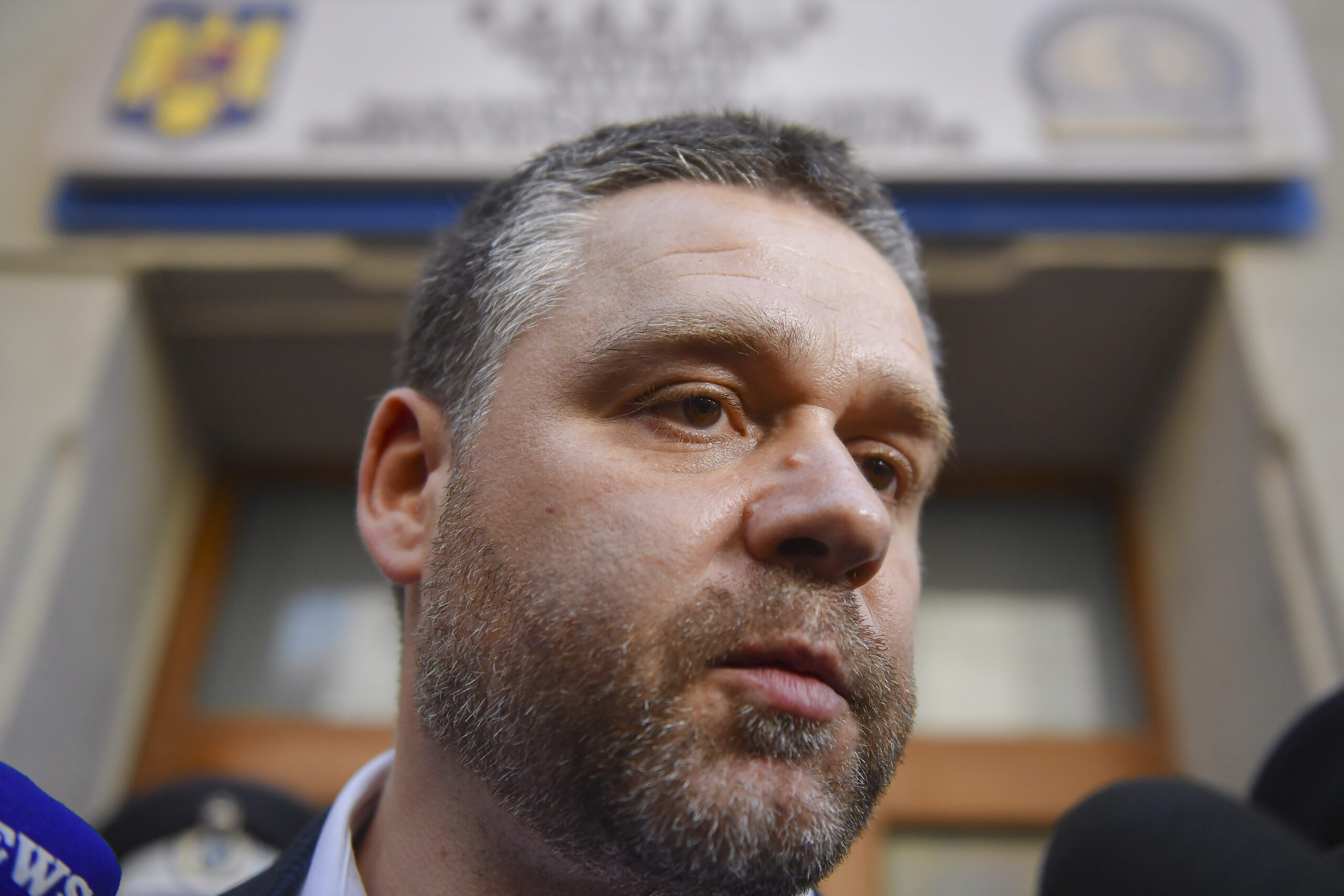Primarul Capitalei, Ciprian Ciucu, la ieșirea de la poliție.