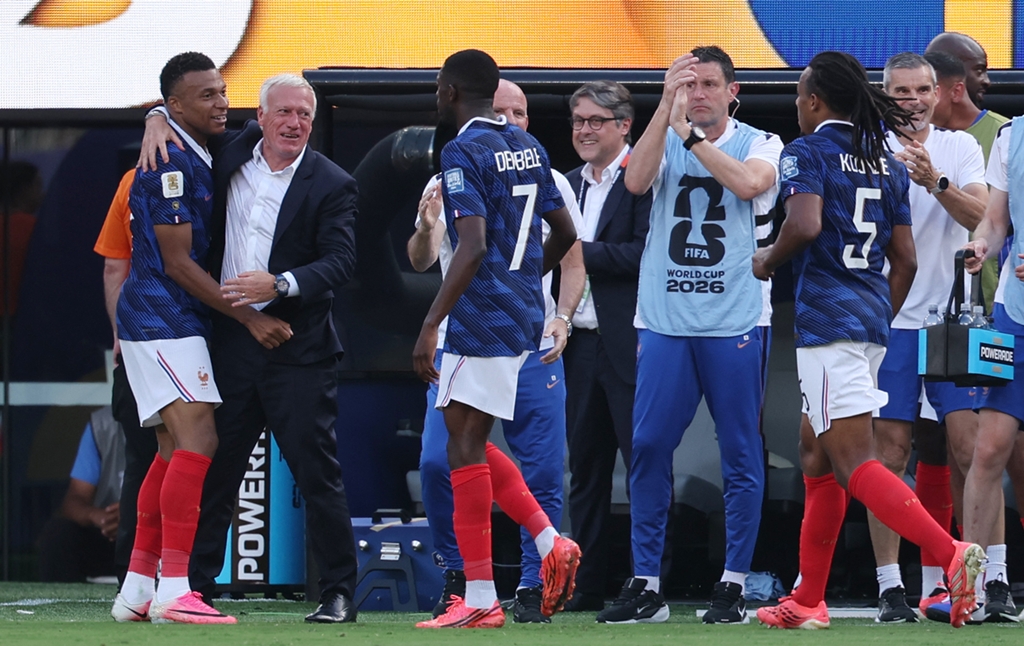 Fotbalist francez în timpul unui meci al Cupei Mondiale